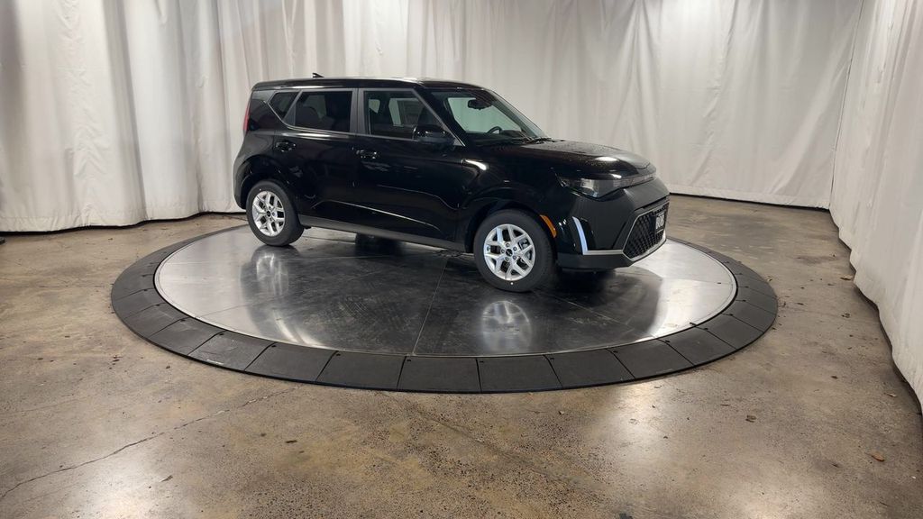2025 Kia Soul S photo 2