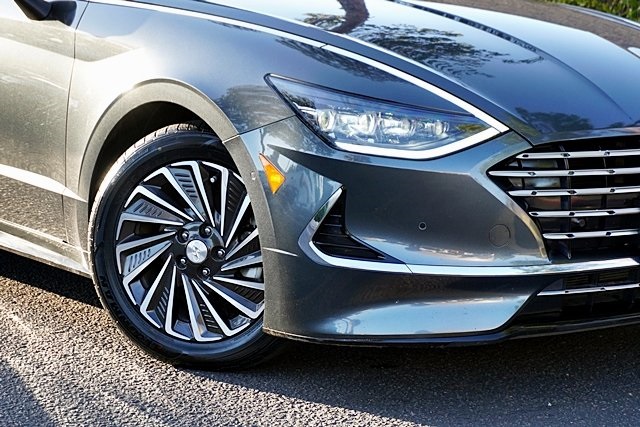 2023 Hyundai Sonata Hybrid Limited photo 2