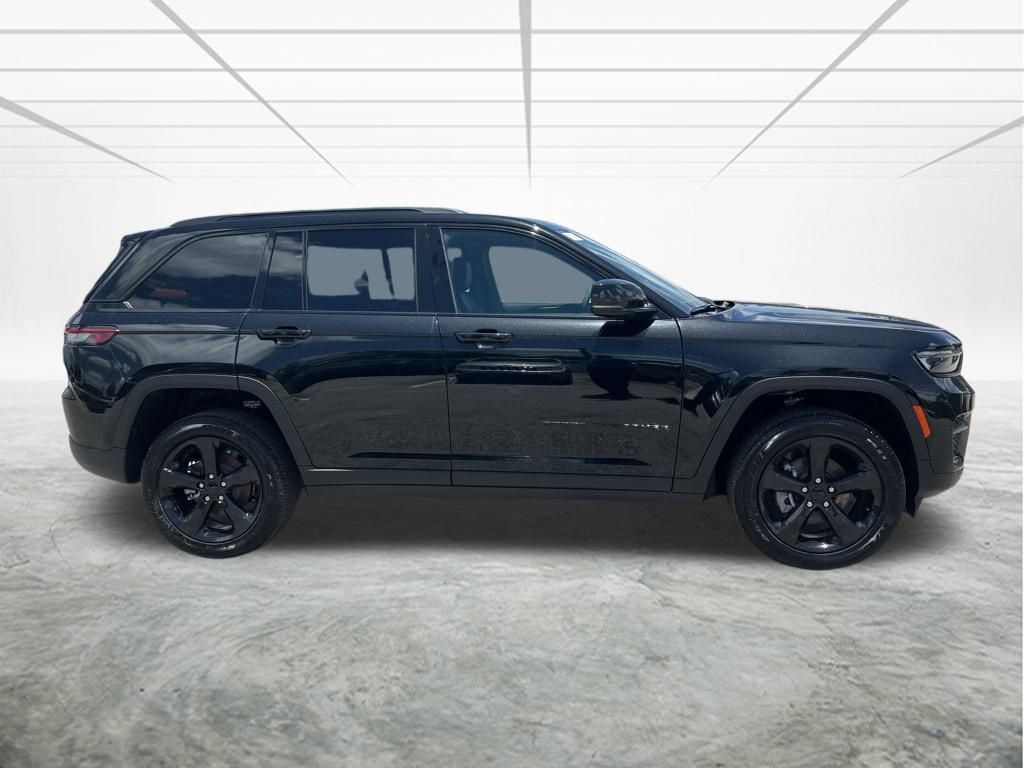 2025 Jeep Grand Cherokee Altitude X photo 3