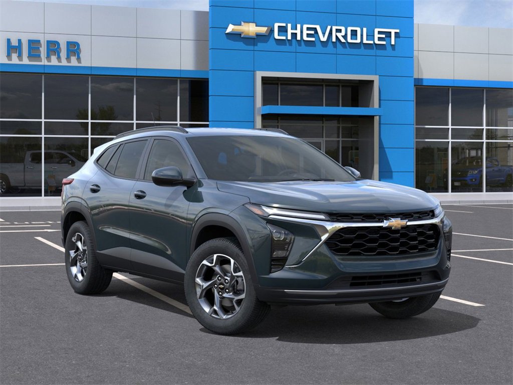 2025 Chevrolet Trax LT photo 2