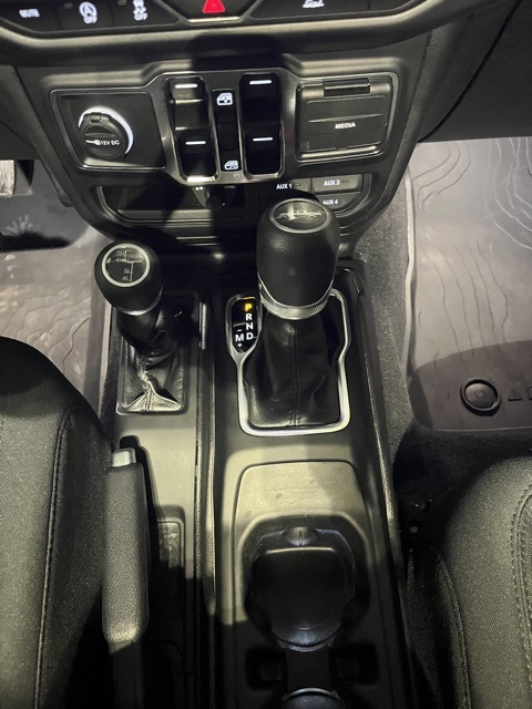 2021 Jeep Gladiator Sport photo 23