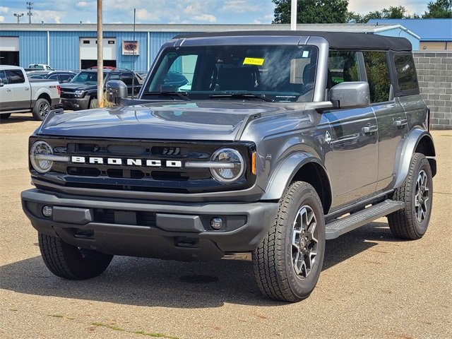 2023 Ford Bronco Outer Banks photo 9