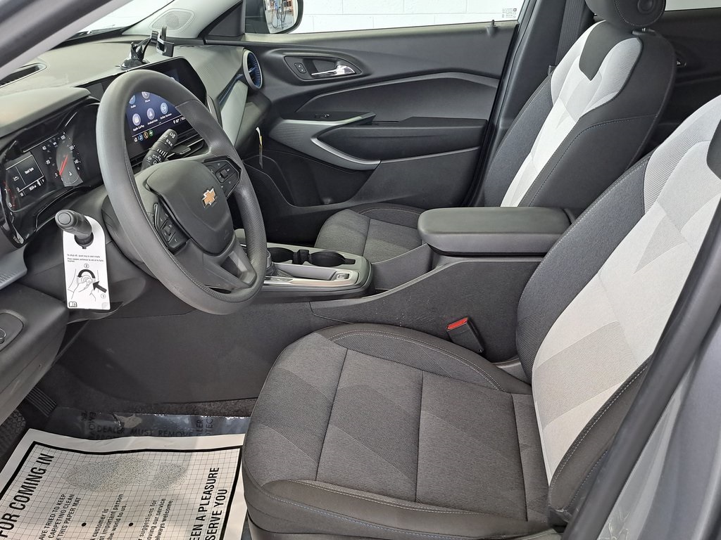 2025 Chevrolet Trax LS photo 19