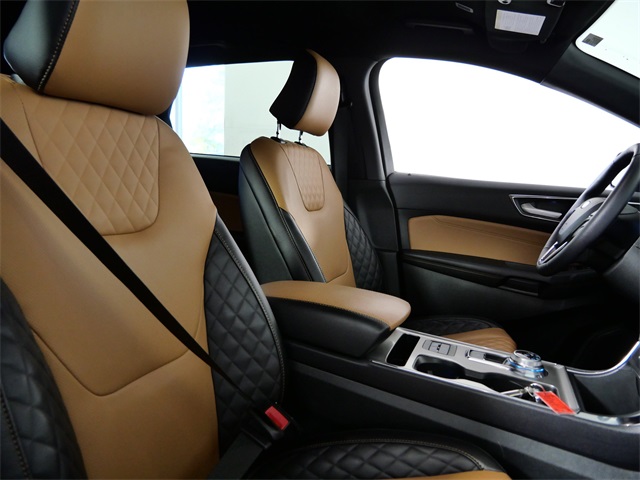 2023 Ford Edge Titanium photo 10