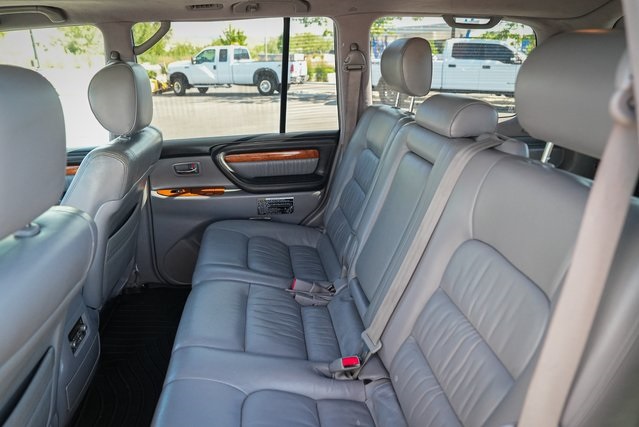 2006 Lexus LX 470 photo 26