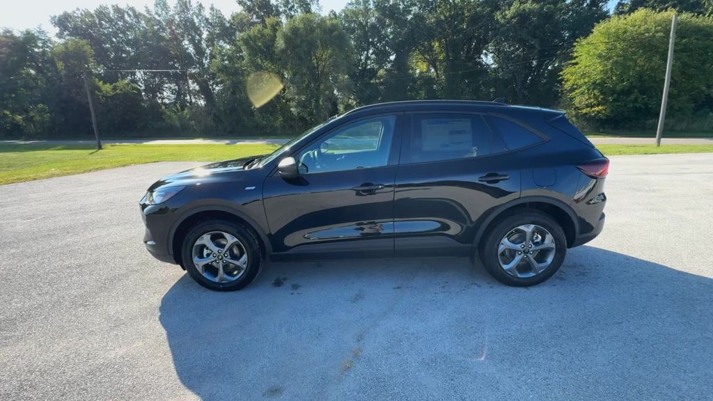 2025 Ford Escape ST-Line photo 2