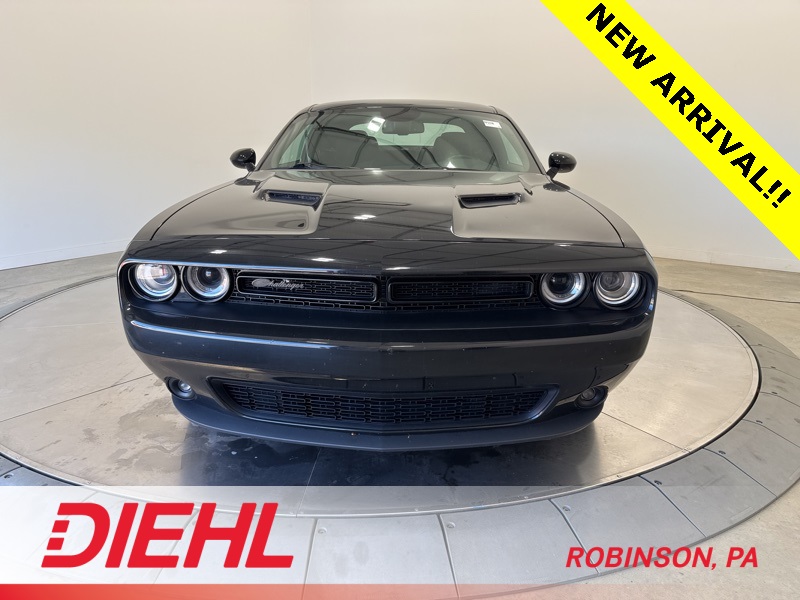 2022 Dodge Challenger SXT AWD photo 2