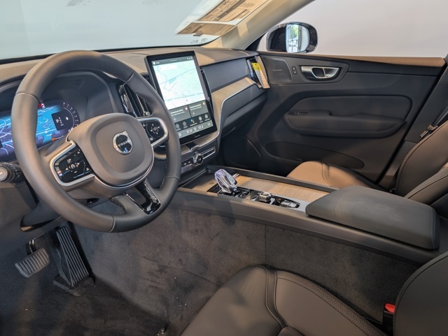 2026 Volvo XC60 B5 Plus photo 10