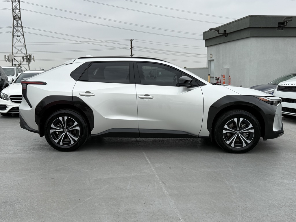 2024 Toyota bZ4X XLE photo 4