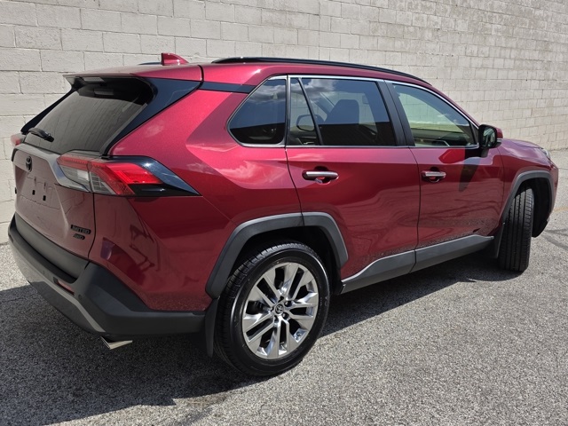 2019 Toyota RAV4 Limited photo 4