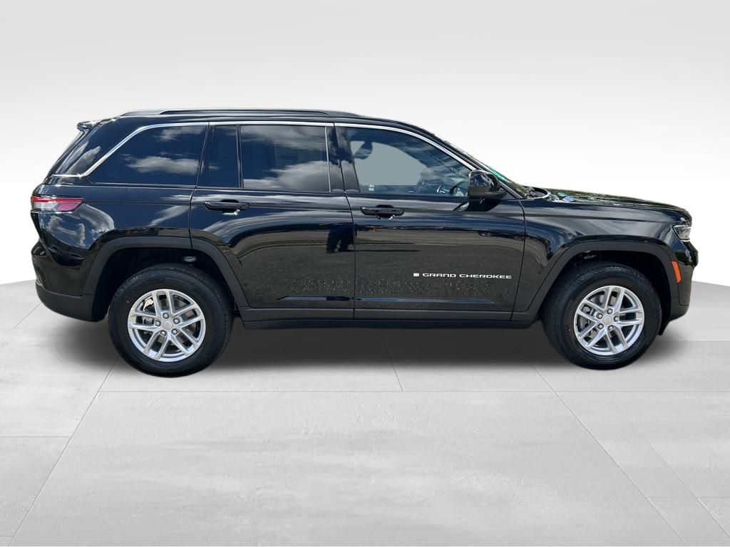 2025 Jeep Grand Cherokee Laredo photo 7