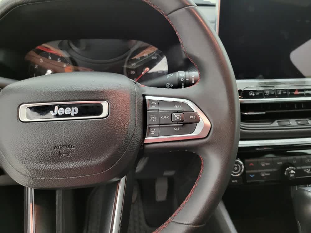 2023 Jeep Compass Trailhawk photo 2