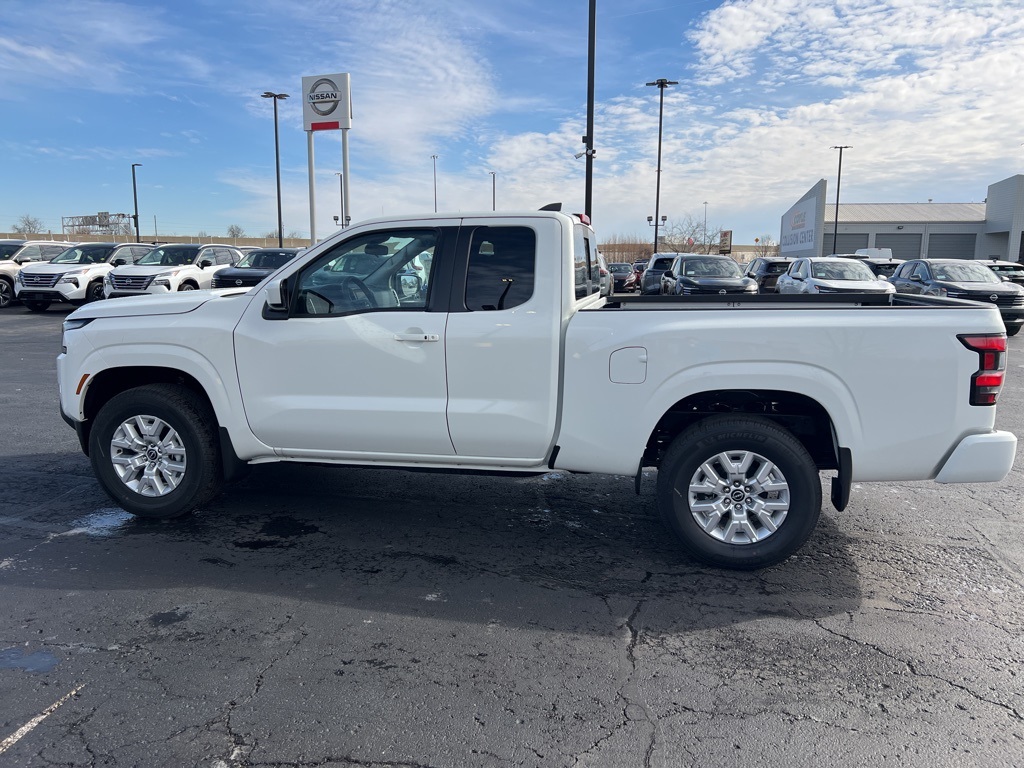 2024 Nissan Frontier SV photo 7