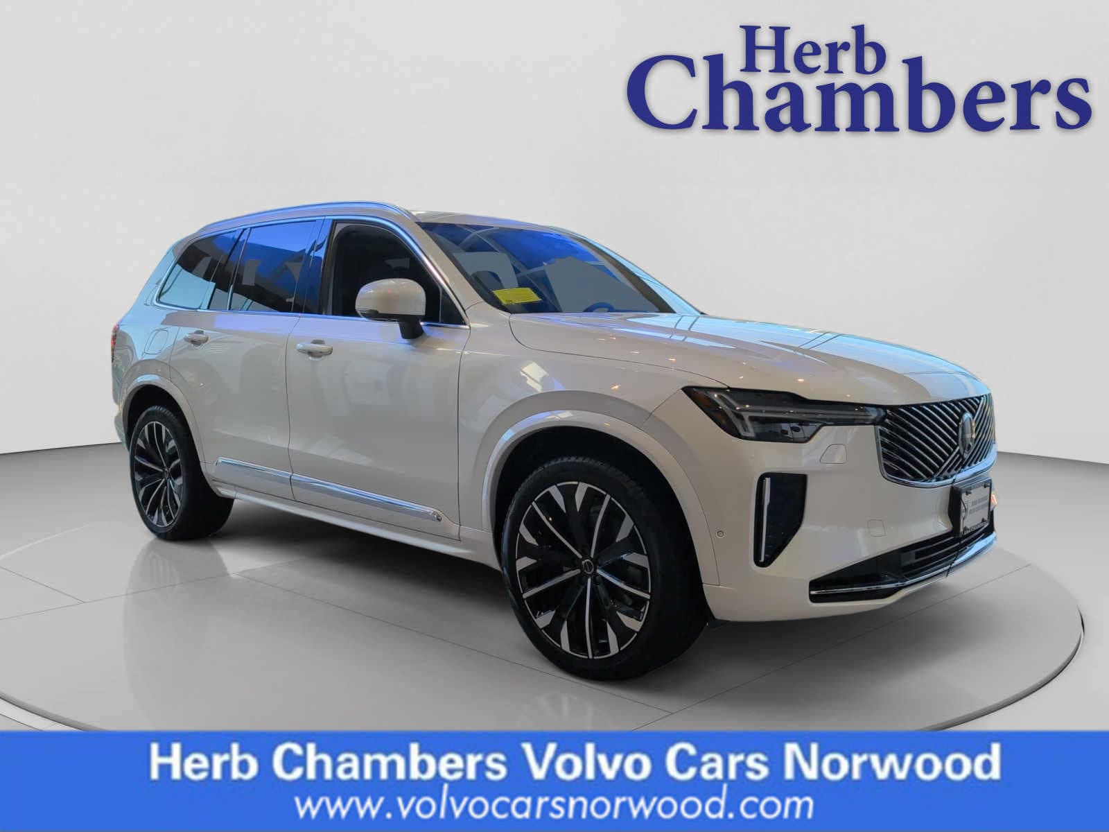 2025 Volvo XC90 Plus's photo