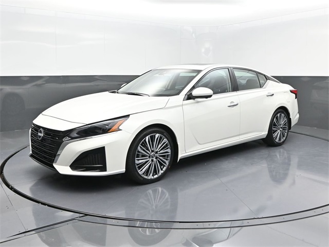 2025 Nissan Altima SL photo 3