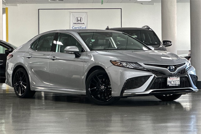 2023 Toyota Camry Hybrid XSE photo 2