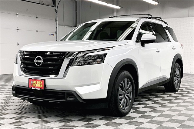 2025 Nissan Pathfinder SV photo 2