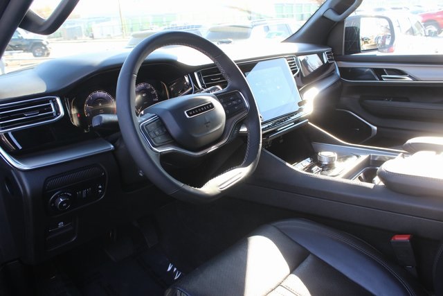 2024 Jeep Wagoneer Base photo 3