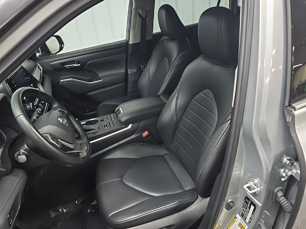 2022 Toyota Highlander XLE photo 30