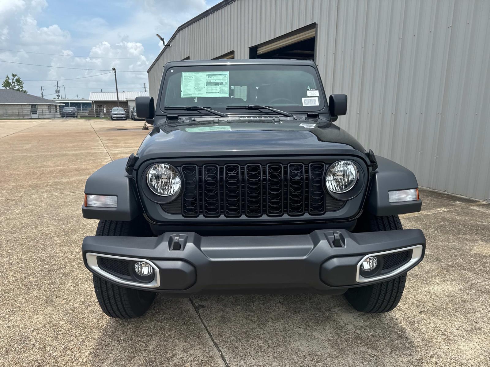 2025 Jeep Gladiator Sport photo 2