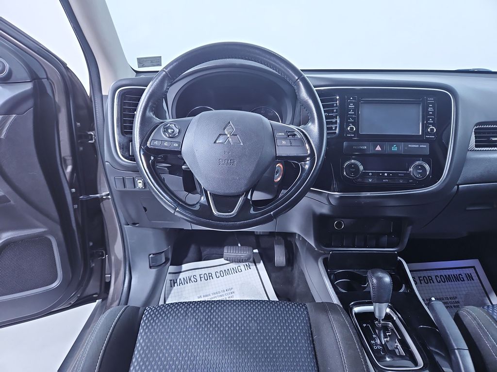 2017 Mitsubishi Outlander ES photo 11