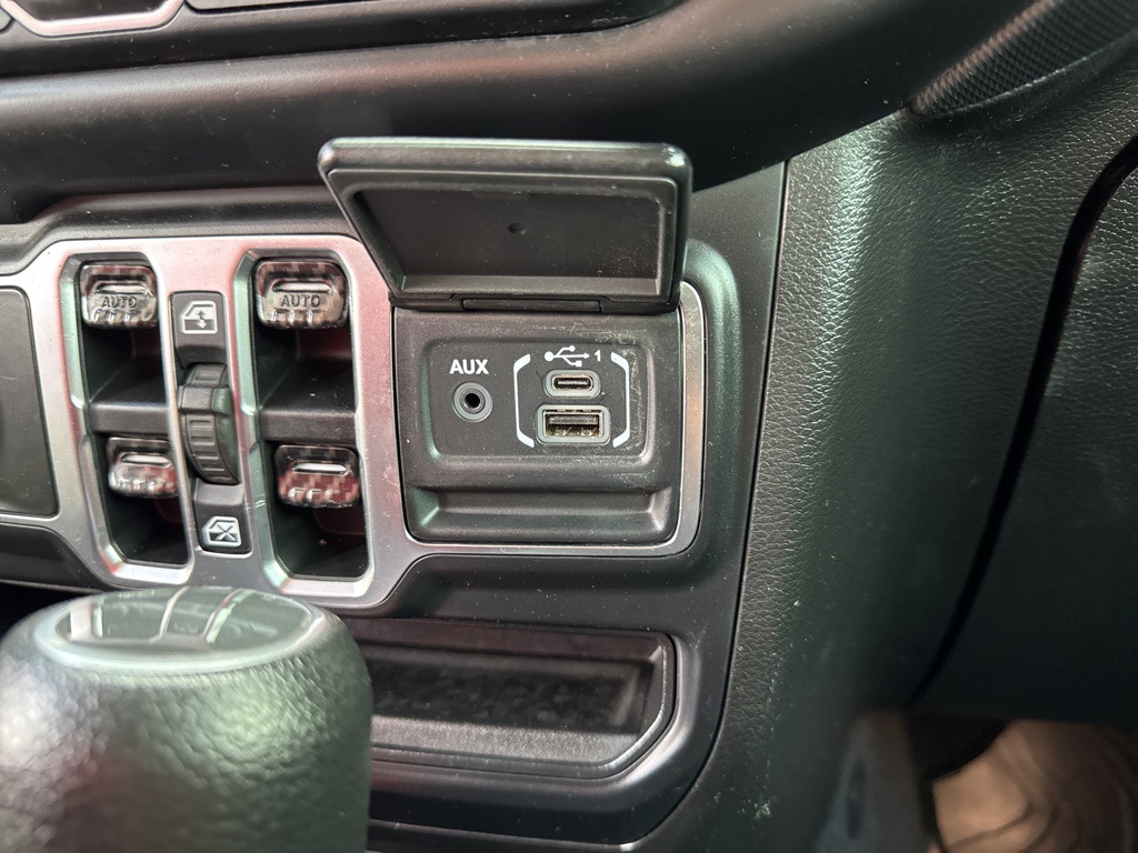 2020 Jeep Gladiator Sport photo 38