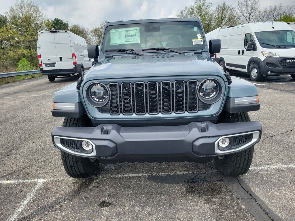 2025 Jeep Gladiator Sport S photo 2