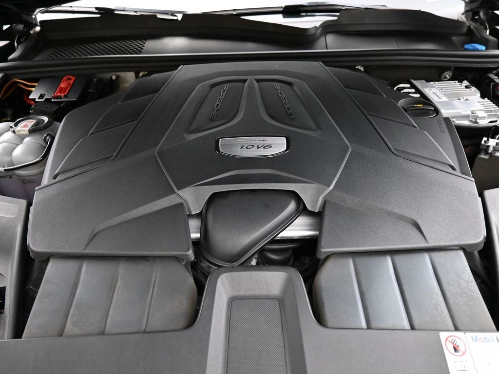 2023 Porsche Cayenne Base photo 16