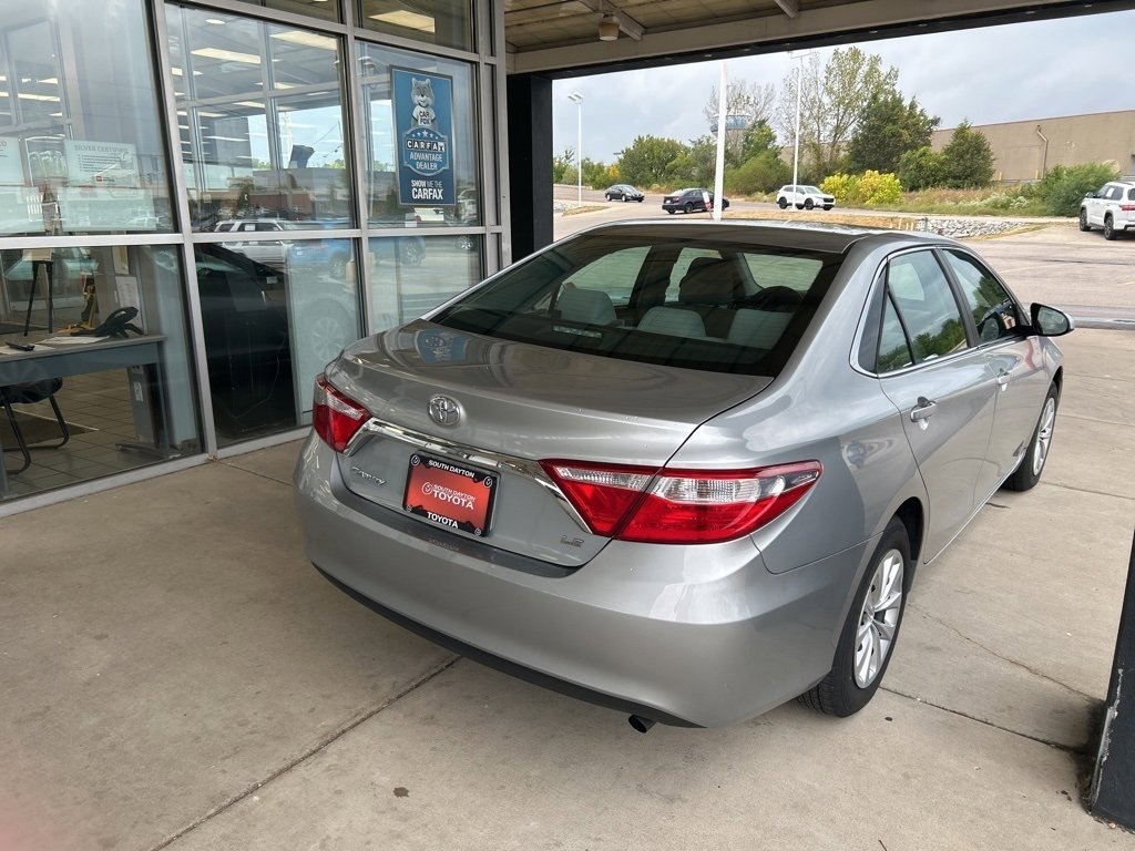 2016 Toyota Camry LE photo 3