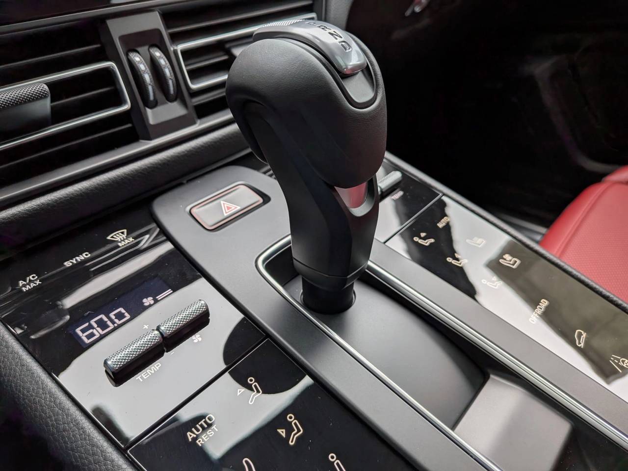 2025 Porsche Macan S photo 20
