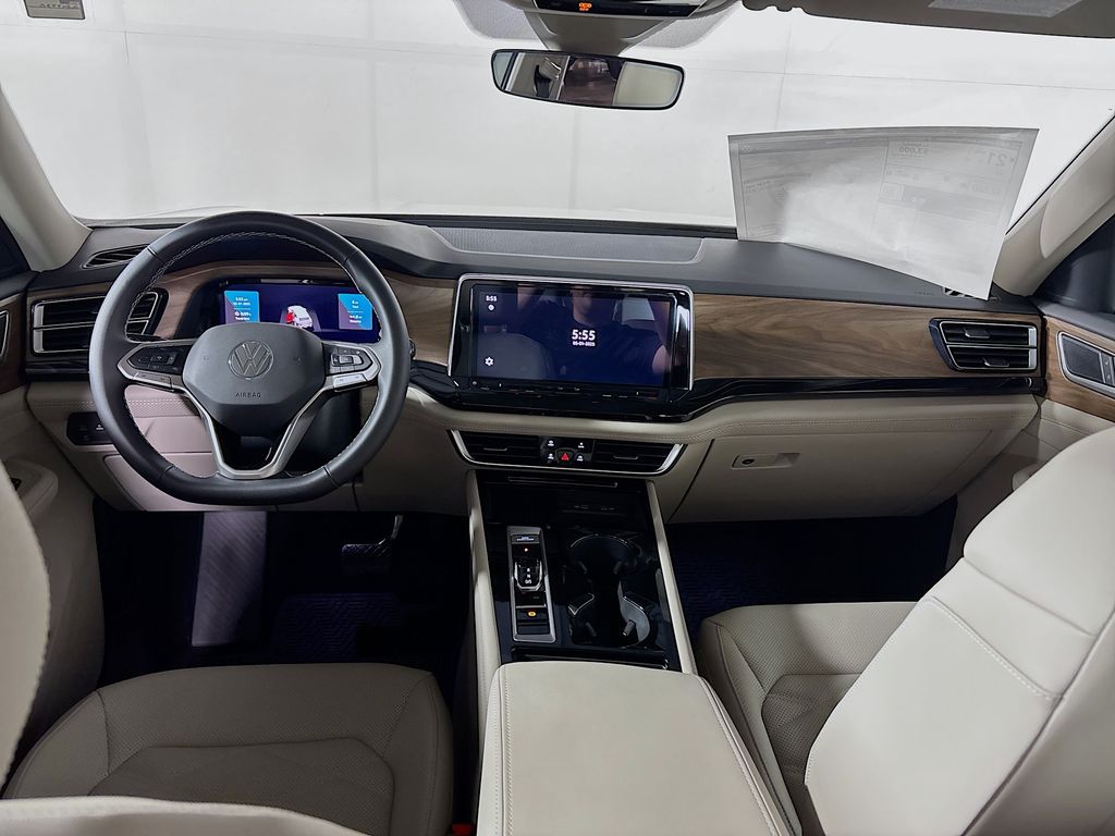 2025 Volkswagen Atlas SE Technology photo 12