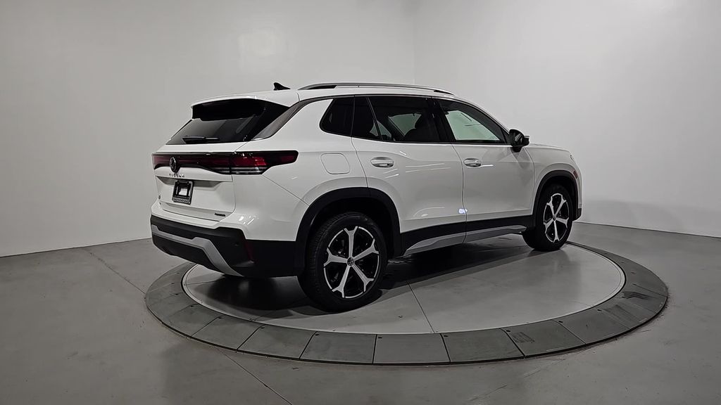 2025 Volkswagen Tiguan SE photo 4