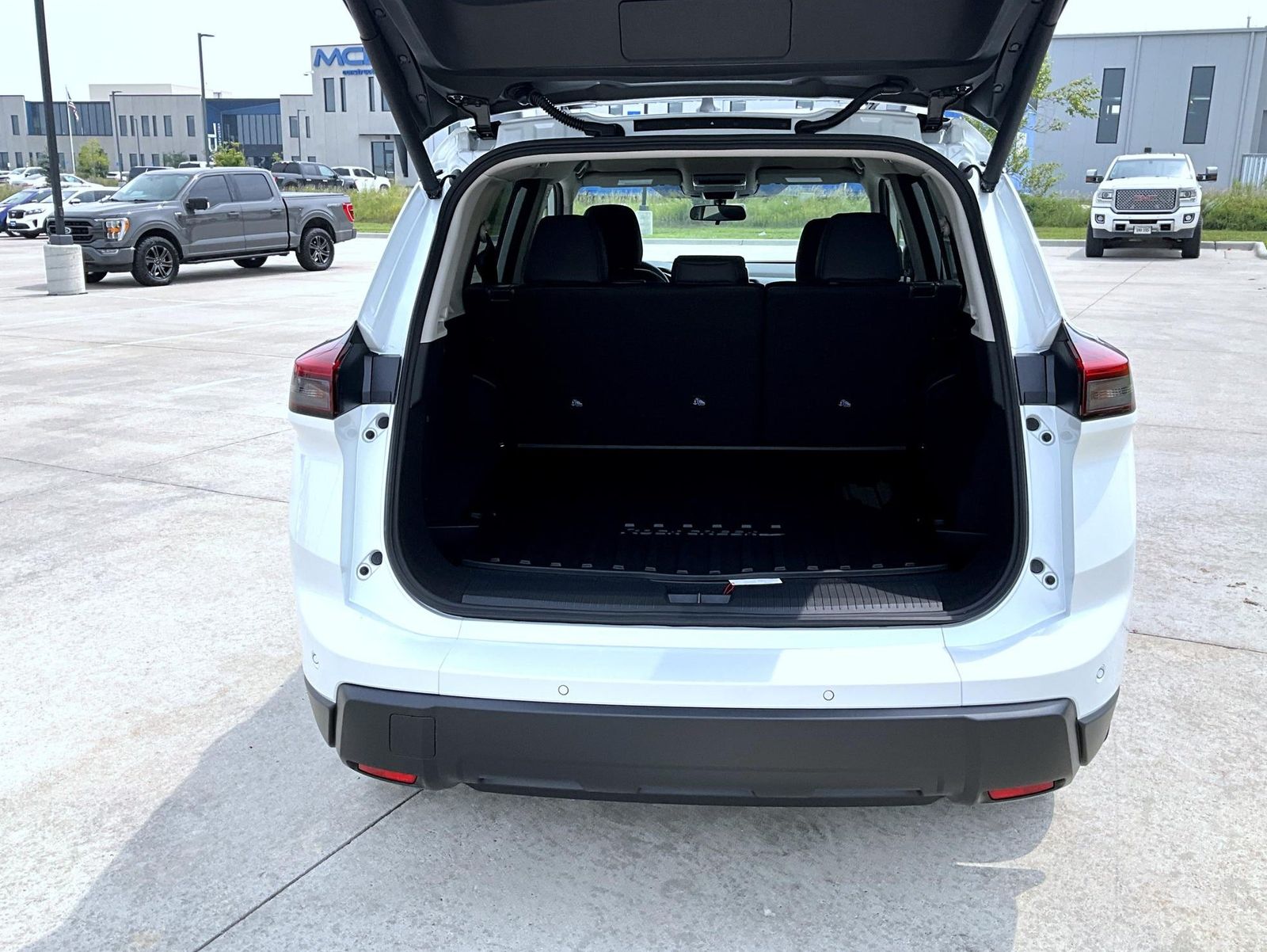 2026 Nissan Rogue AWD photo 8