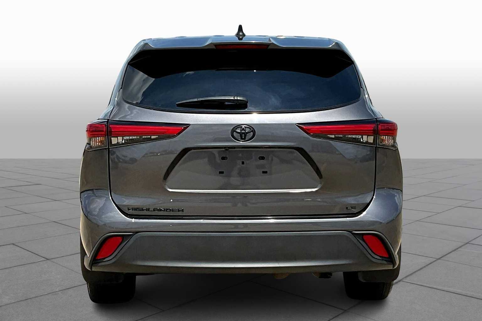 2023 Toyota Highlander LE photo 4