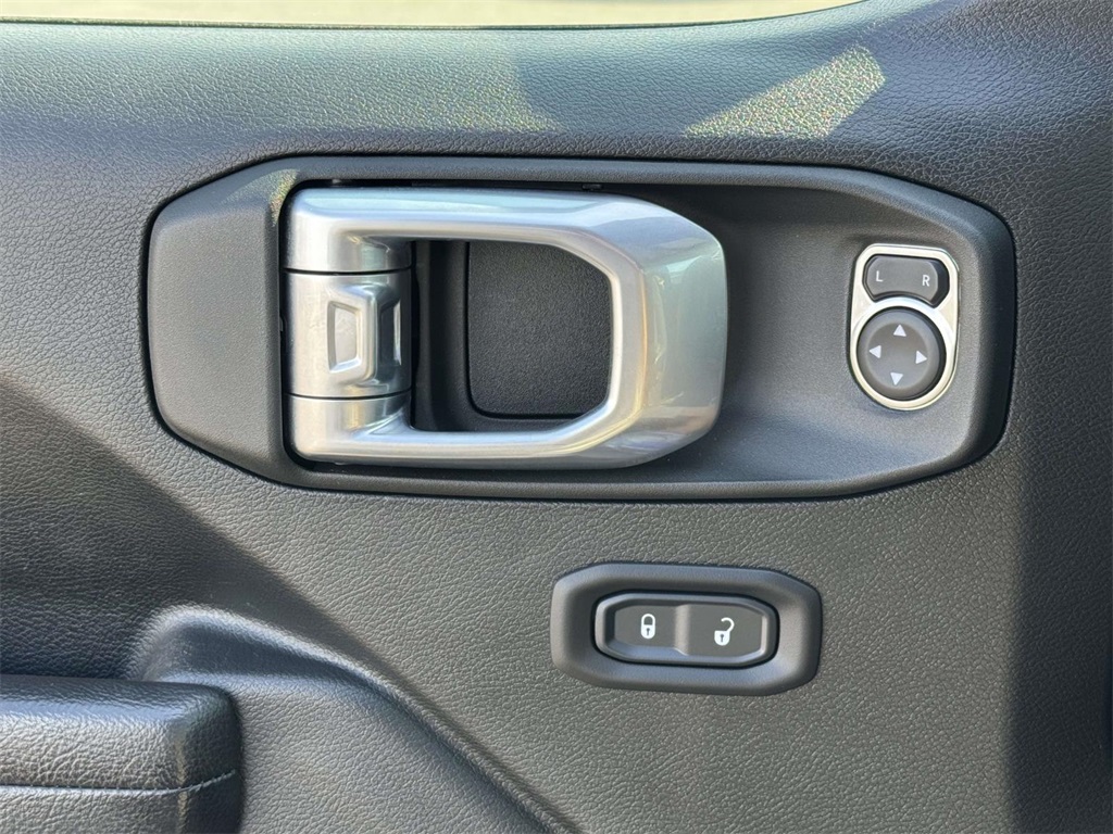 2022 Jeep Gladiator Altitude photo 27