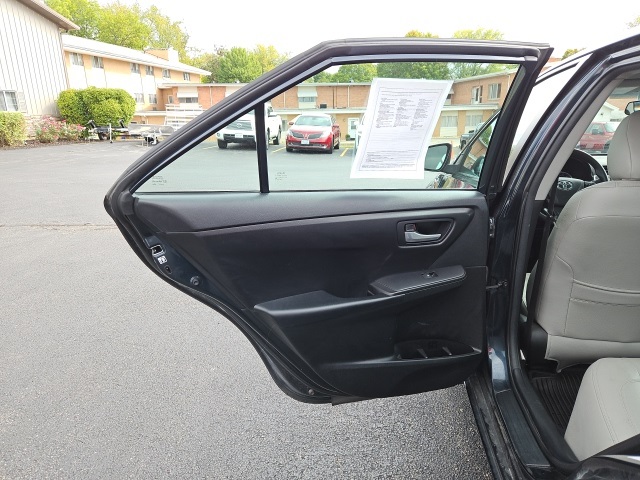 2017 Toyota Camry XLE XSE photo 14