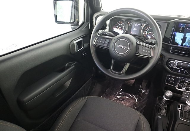 2025 Jeep Gladiator photo 8