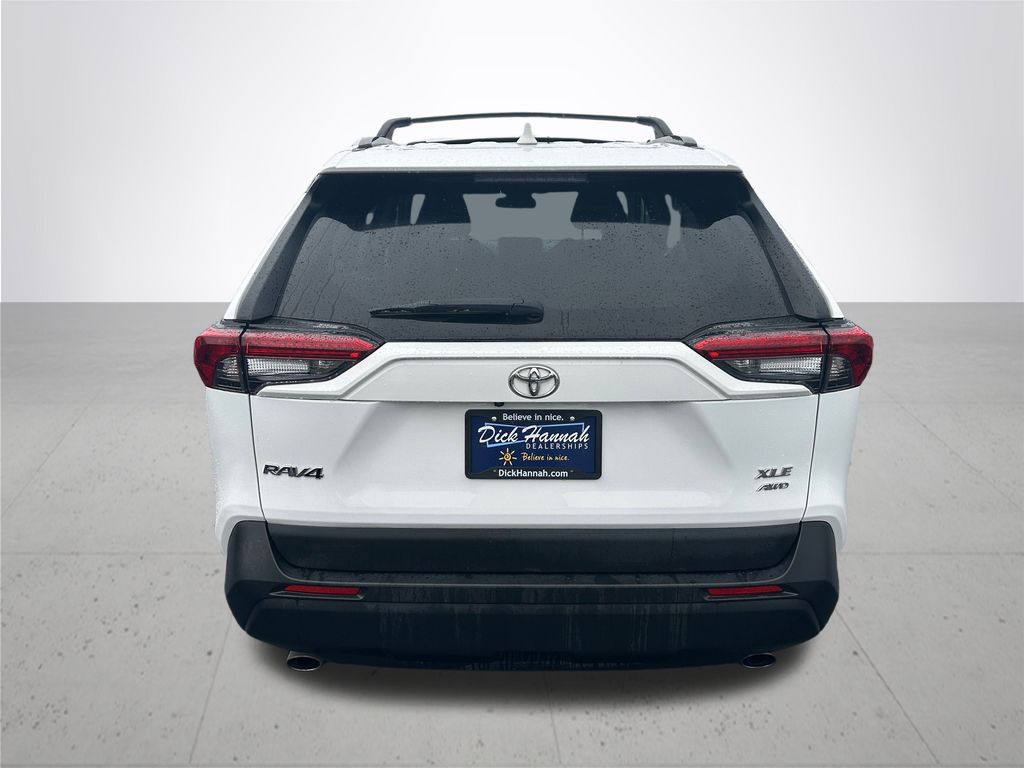 2024 Toyota RAV4 XLE photo 8