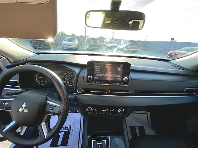 2023 Mitsubishi Outlander ES photo 15