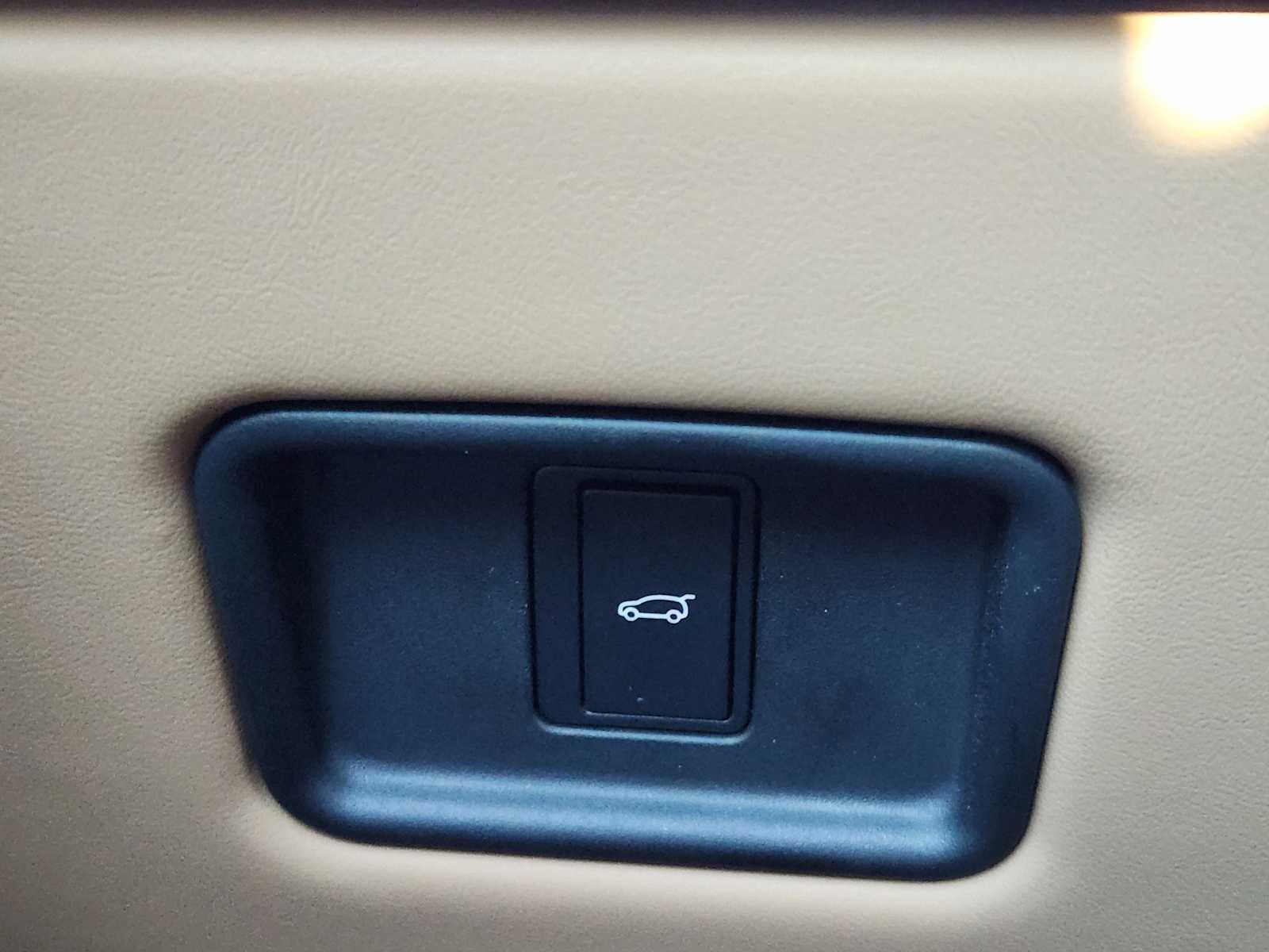 2023 Land Rover Range Rover SE photo 21