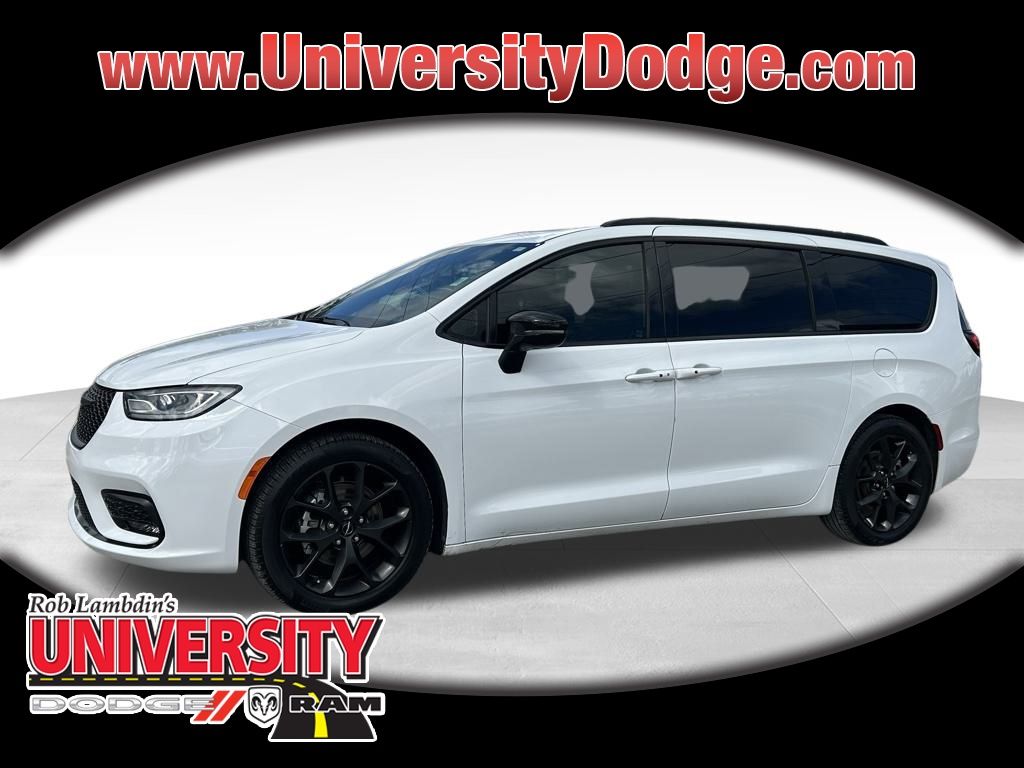 2024 Chrysler Pacifica Limited's photo