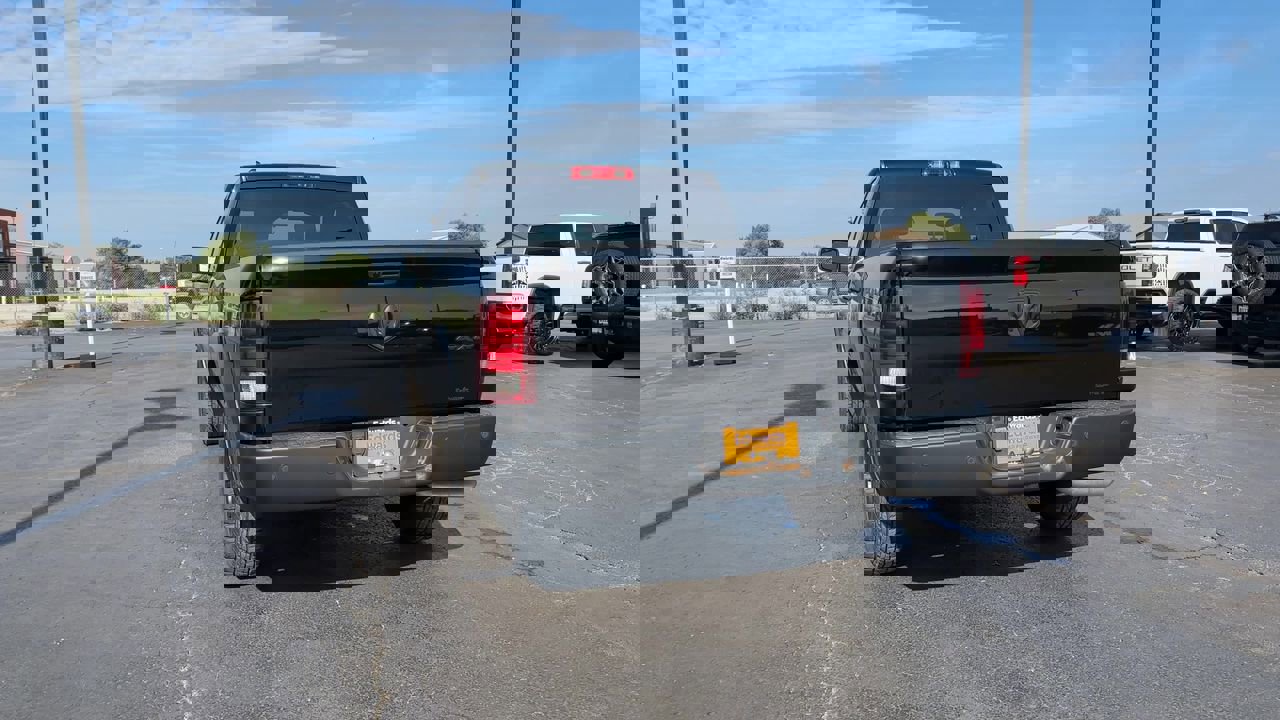 2022 Ram 1500 Classic Warlock photo 7
