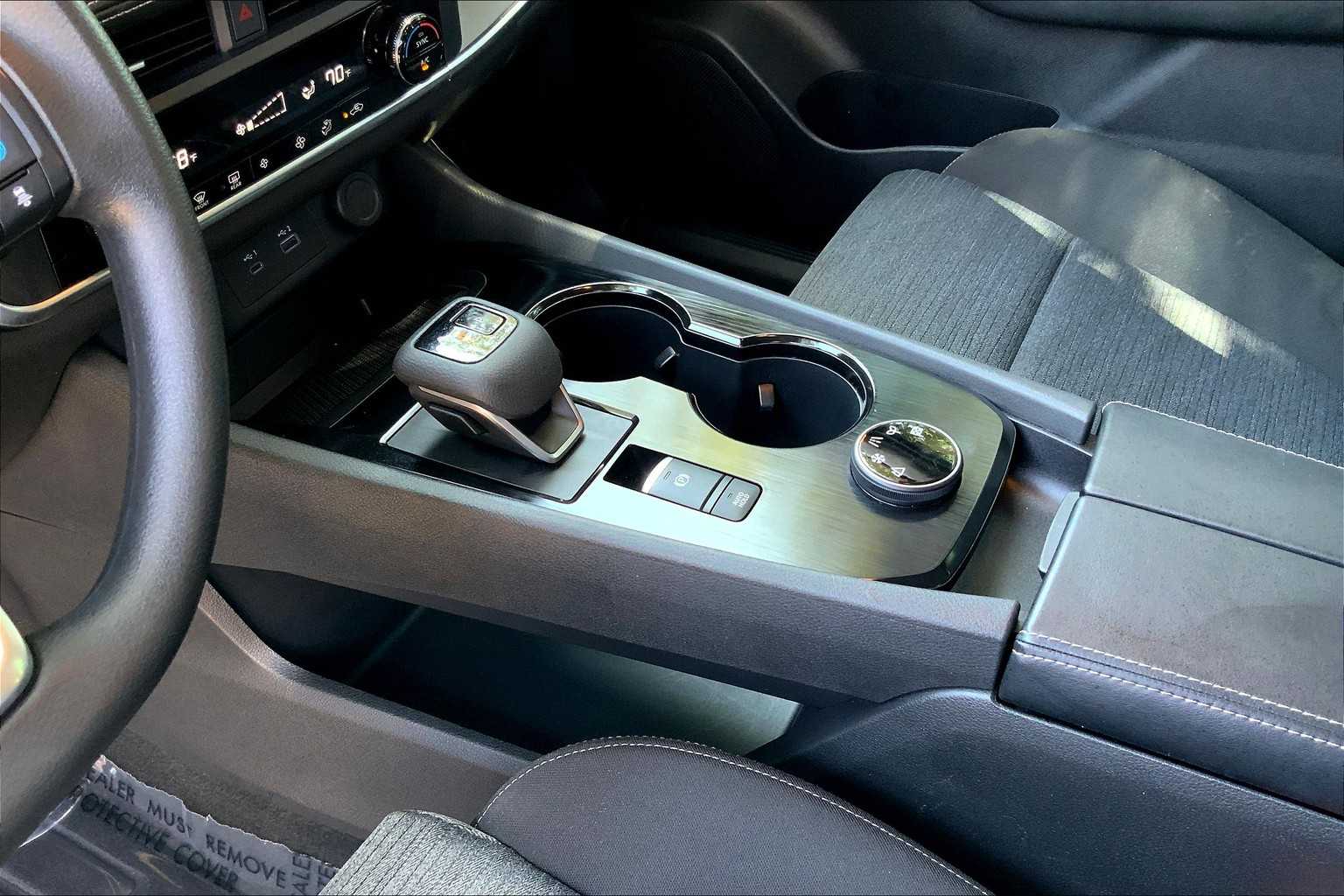 2023 Nissan Rogue SV photo 13