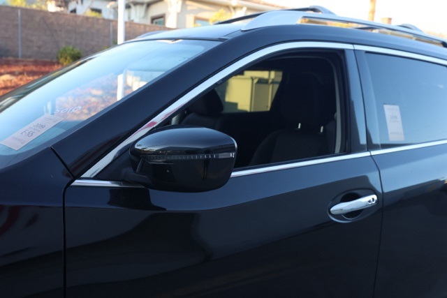 2019 Nissan Rogue SV photo 8