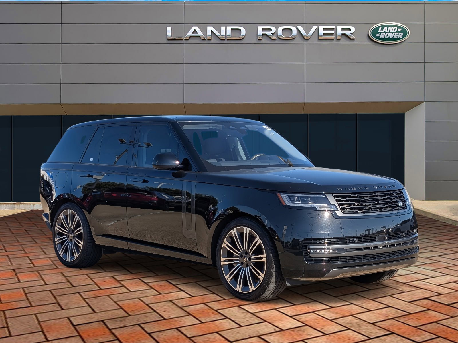 2023 Land Rover Range Rover SE photo 3