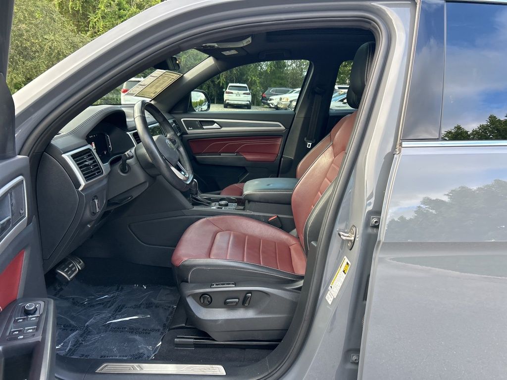2022 Volkswagen Atlas Cross Sport V6 SEL Premium R-Line photo 9