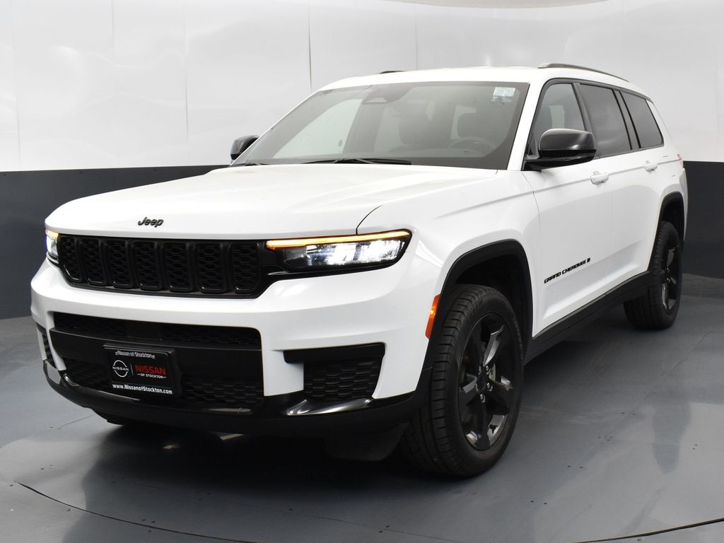 2023 Jeep Grand Cherokee Altitude photo 2