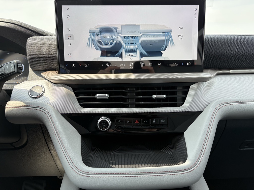 2025 Ford Explorer photo 10