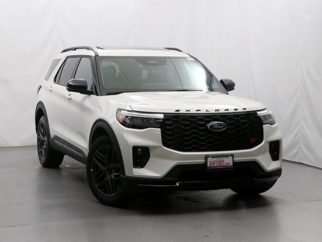 2025 Ford Explorer ST's photo