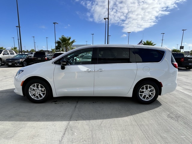 2026 Chrysler Voyager LX photo 4